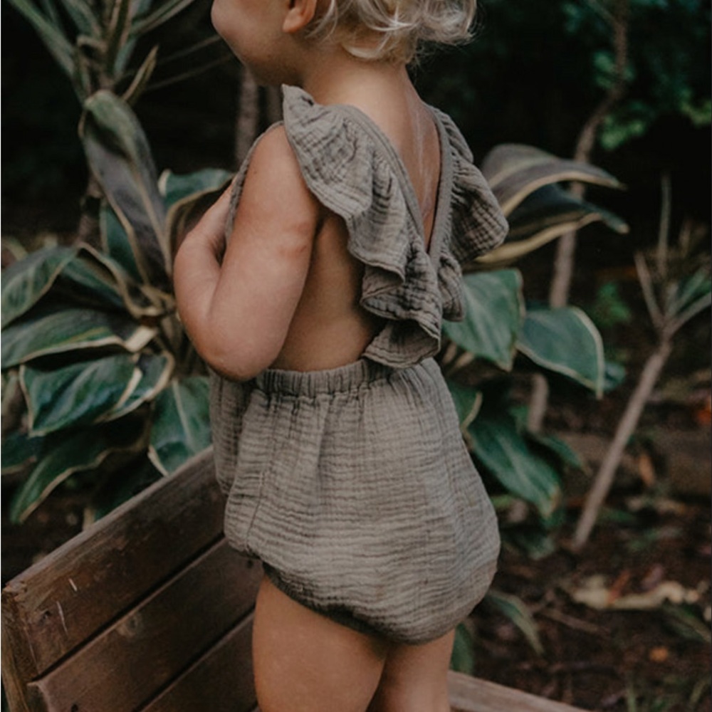 The Simple Folk, Olive Organic Cotton Gauze Ruffle Romper, Size 2-3 years